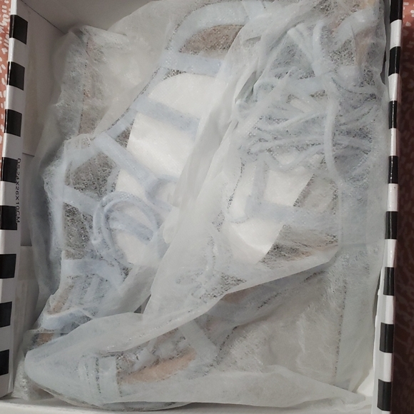 Heels - Picture 3 of 3